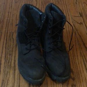 Black Timberlands women’s size 9// Men’s size 7